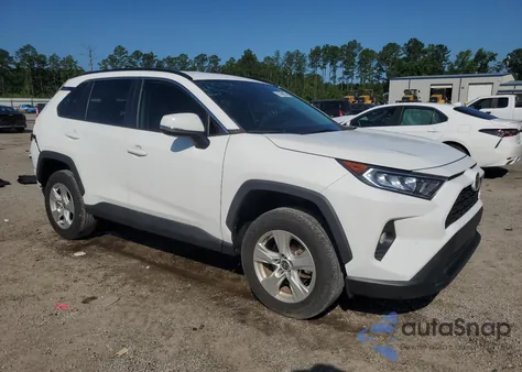 2021 Toyota Rav4 Xle z USA, uszkodzony, nr VIN 2T3W1RFV0MC161918